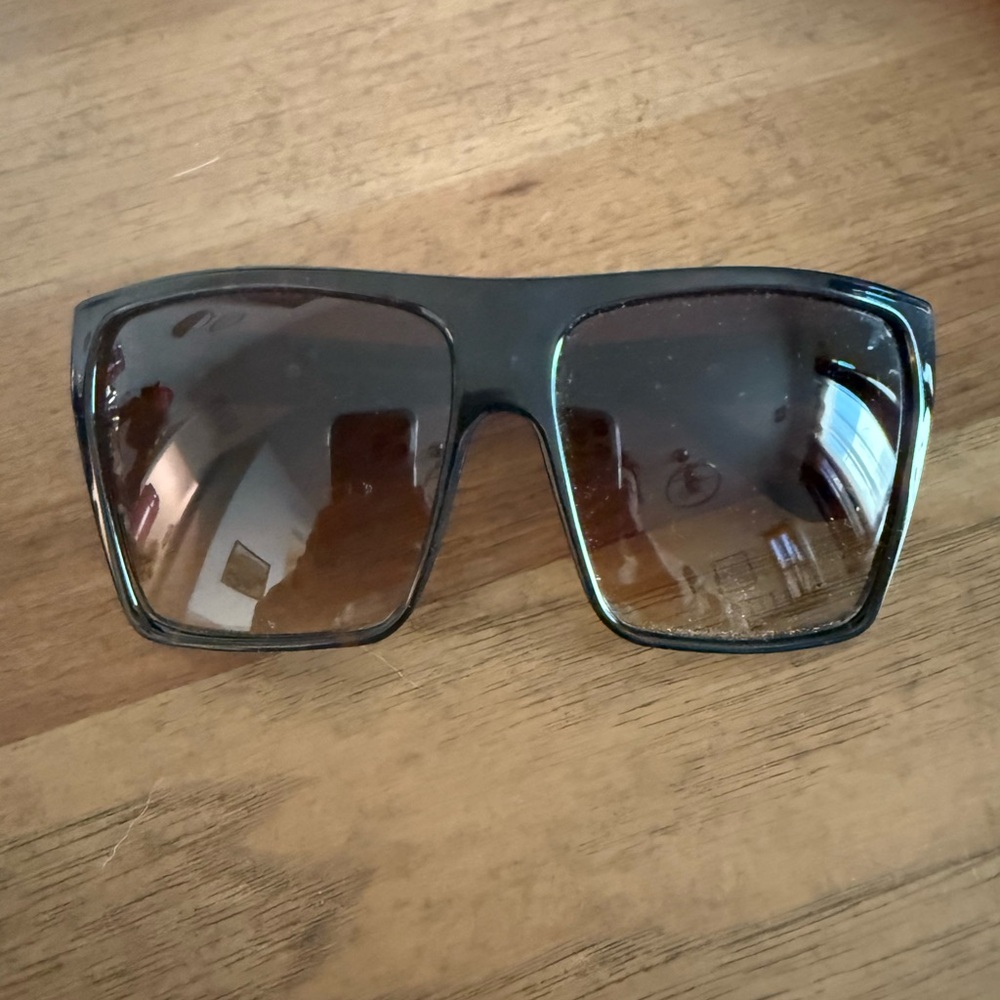 Stylish Dark Tortoiseshell Oversized Sunglasses
